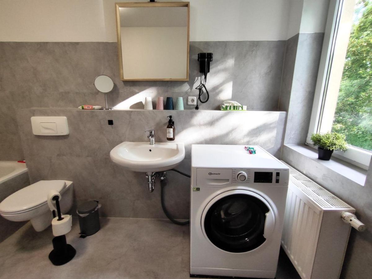Bohnapartments Bechstein - Sehr Ruhig - 3 Schlafzimmer - Balkon - Gratis Stellplaetze- Wlan - Vollausstattung * Neudietendorf