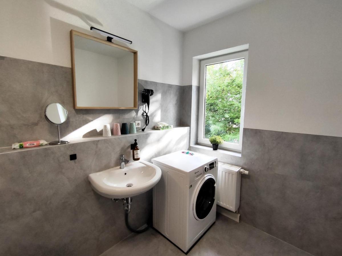 Apartment Bohnapartments Bechstein - Sehr Ruhig - 3 Schlafzimmer - Balkon - Gratis Stellplaetze- Wlan - Vollausstattung *